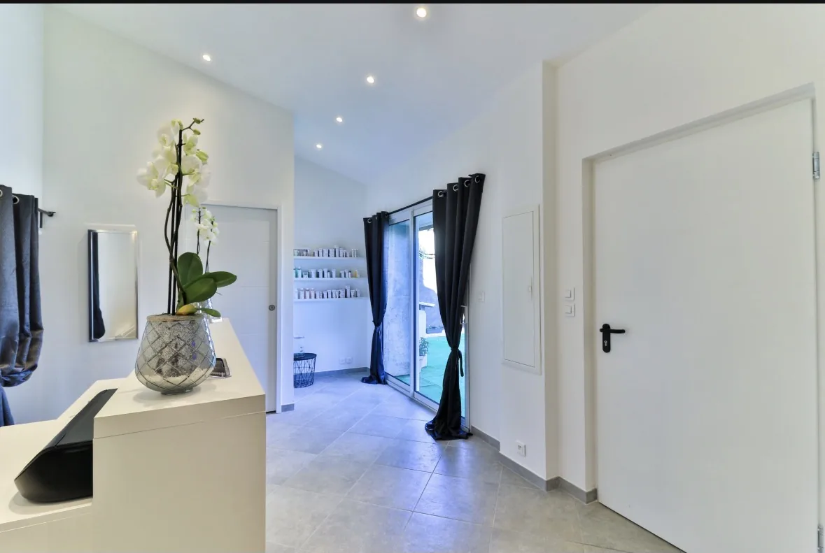 L'entrée du premier institut ouvert par Audrey Laconi en 2020